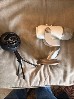 Yeti USB Microphone - White and Black Dual Pack